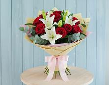 Букет цветов из:  Лилии и Розы в Горшково