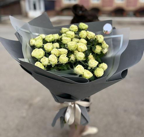 Букет Белые кустовые розы Солинеро в Горшково
