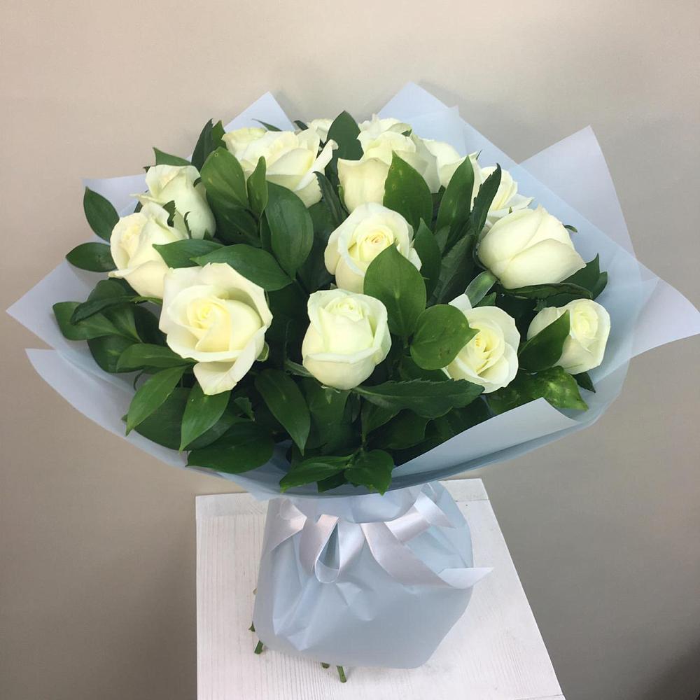 Букет 15 Белых роз Проуд в Горшково