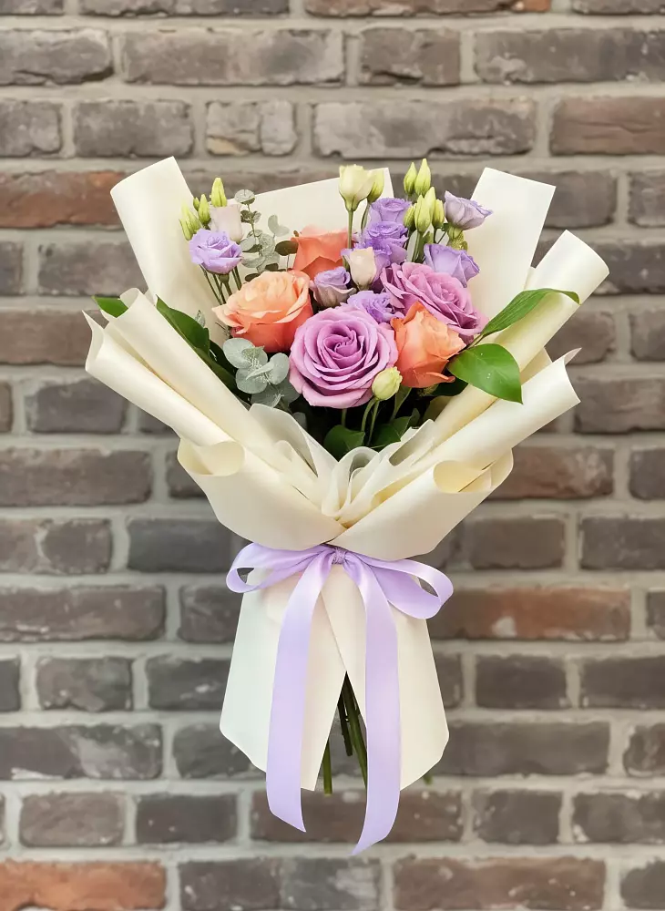 Букет цветов из: Лизиантусы и Розы в Горшково