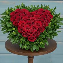 Цветочная композиция из Розы в виде сердца в Горшково