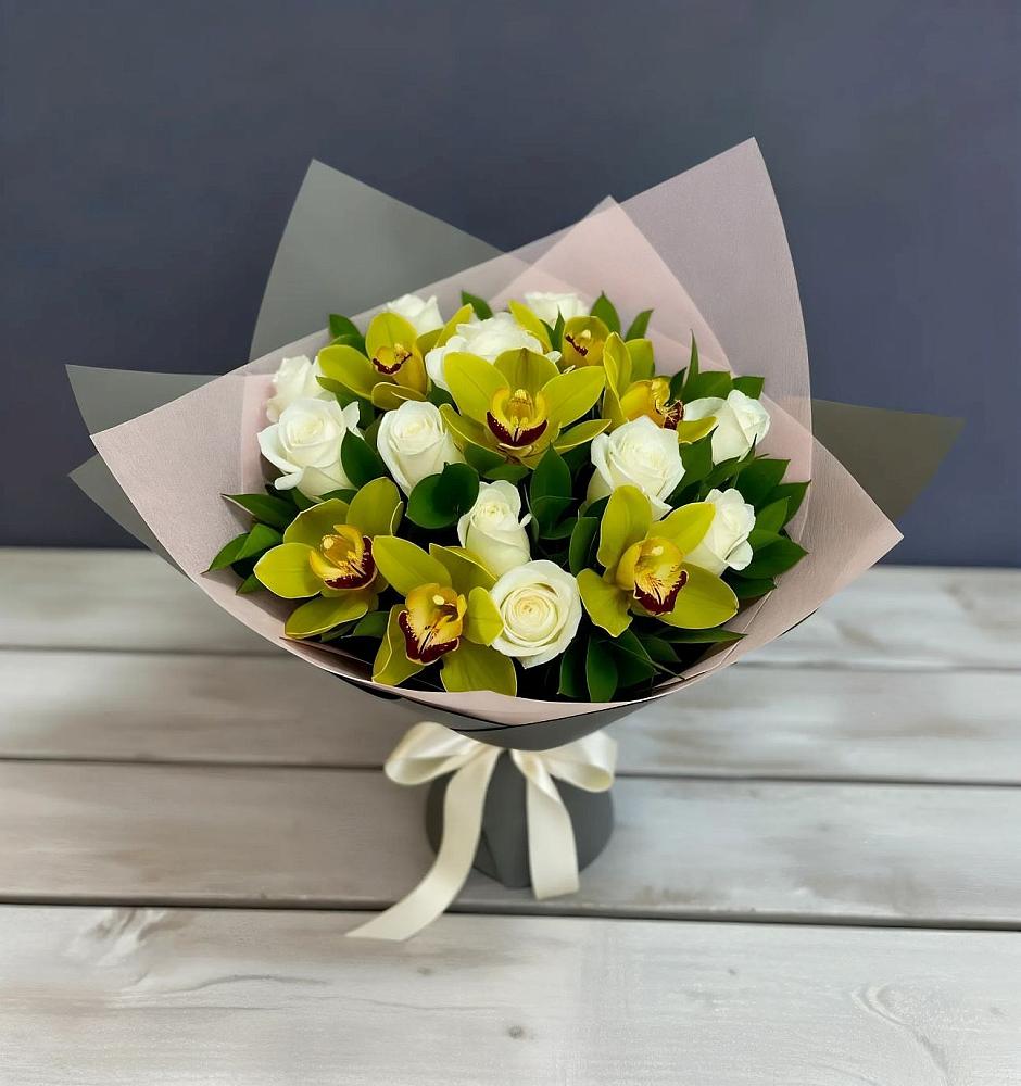 Букет цветов из: Орхидеи и Розы в Горшково