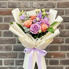 Букет цветов из:  Лизиантусы и Розы в Горшково