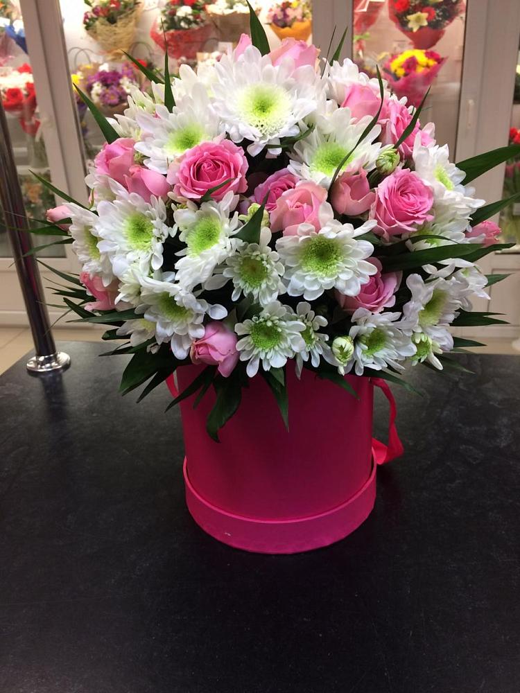 Цветочная композиция из Розы и Хризантемы в шляпной коробке в Горшково